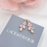 Photograph: Lila - Pendants d'oreilles en zircon cubique (or rose)