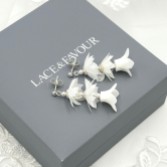 Photograph: Lilybelle - Pendants d'oreilles floraux ivoire