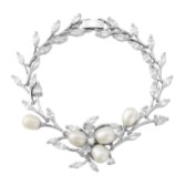 Photograph: Lola Bracelet de mariage en perles d'eau douce et feuilles de cristal (argent)