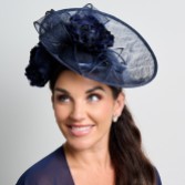 Fotograf: Navy Floral Large Sinamay Disk Wedding Fascinator