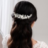 Photograph: Peigne à cheveux de mariage Edelweiss Ivoire Porcelaine Fleurs et Perles