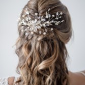 Photograph: Peigne à cheveux Flora Wild Golden Spray Wedding