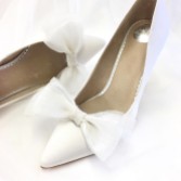 Photograph: Perfect Bridal Clips de chaussures Daphne Ivory Organza Bow