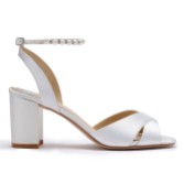 Fotograf: Perfect Bridal Darcey Elfenbein Satin Mitte Blockabsatz Perle Sandalen