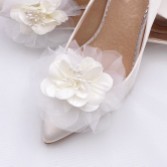 Fotografia: Perfect Bridal Fermascarpe a fiore color avorio