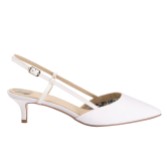 Fotograf: Perfect Bridal Lennox Ivory Pointed Slingback Kitten Heels