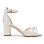 Photograph: Perfect Bridal Lucinda Ivory Satin Block Heel Sandals (Sandales à talons noués en satin ivoire)