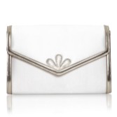 Photograph: Perfect Bridal Pochette Clover teintable en satin ivoire et or