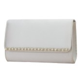 Photograph: Perfect Bridal Pochette ivoire en satin et diamants Dee Dyeable