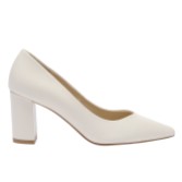Fotograf: Rachel Simpson Celine Off White Leather Block Heel Court Shoes