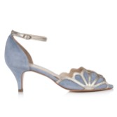 Photograph: Rachel Simpson Isadora Dusky Blue Suede Low Heel Ankle Strap Sandals (Sandales en daim à petits talons)