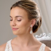 Photograph: Ritz - Boucles d'oreilles chandelier en zircon cubique d'inspiration vintage