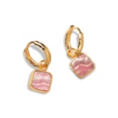 Photograph: Sarah Alexander Boucles d'oreilles à breloques carrées en rhodochrosite aztèque