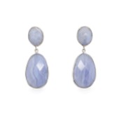 Photograph: Sarah Alexander Boucles d'oreilles doubles en dentelle d'agate bleue Alpine Snow