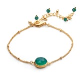 Fotografia: Sarah Alexander Bracciale in oro con gemme di onice verde di Nubia