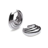 Photograph: Sarah Alexander Medusa Chunky Silver Hoops (anneaux en argent)