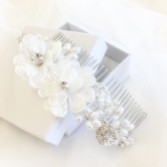 Photograph: SassB Annabelle Luxe Floral Bridal Hair Comb