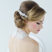 Fotograf: SassB Maisie Luxe Perle und Kristall Hochzeit Haar Kamm