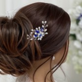 Fotografia: Spilla per capelli da sposa con grappolo di perle Ellie (zaffiro)