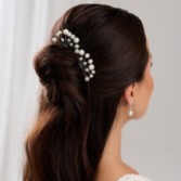 Fotografia: Spilla per capelli da sposa Polly Ivory Pearl Spray