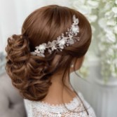 Fotograf: Tabitha Silberne Blätter und elfenbeinfarbene Blumen Perlen Haarstrang