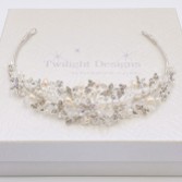 Fotografia: Tiara di perle d'acqua dolce, fiori di diamante e cristalli Tahlia