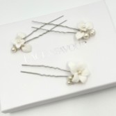 Fotograf: Tiffany Set of 3 Pearl and Clear Crystal Floral Hair Pins