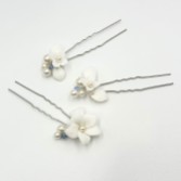 Fotografia: Tiffany Set of 3 Pearl and Light Sapphire Crystal Floral Hair Pins