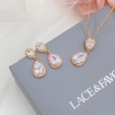 Photograph: Zara - Parure de mariage en or rose avec gouttes de cristal