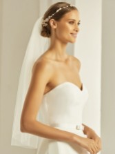 Photograph: Bianco Ivory Plain Single Tier Elbow Length Veil with Cut Edge S302 (Voile à un seul niveau avec bord coupé)