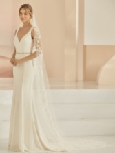 Photograph: Bianco Ivory Single Tier Chapel Veil with Full Floral Lace Edge S408 (voile de chapelle à un seul niveau avec bord en dentelle florale)