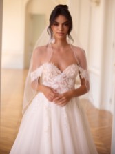 Photograph: Bianco Ivory Single Tier Glitter Tulle Fingertip Veil with Glass Bead Edge S548
