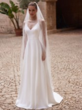 Photograph: Bianco Ivory Single Tier Scattered Pearl Waltz Length Veil S527