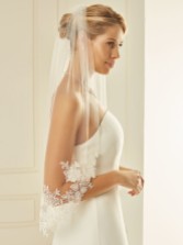 Photograph: Bianco Single Tier Cut Edge Waist Length Veil with Floral Lace S238 (Voile de taille à un seul niveau et à bord coupé avec de la dentelle florale)