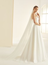 Photograph: Bianco Voile de chapelle en tulle pailleté à un étage S363