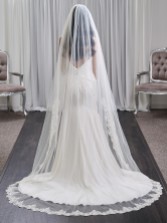 Fotograf: Harrogate Single Tier Italian Tulle Long Veil with Beaded Lace Edge