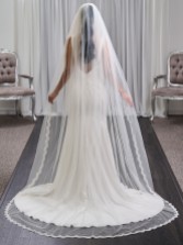 Fotografia: Knightsbridge Single Tier Italian Tulle Scalloped Lace Trimmed Veil