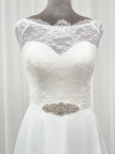 Photograph: Perfect Bridal Ceinture de robe de mariée Antonia en cristal et perles