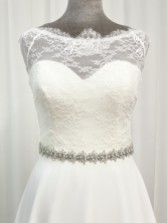 Photograph: Perfect Bridal Ceinture de robe de mariée Brooke en cristal opale