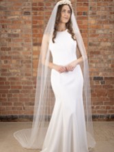 Fotograf: Perfect Bridal Elfenbein Einstöckiger Perlenrand Kathedralenschleier