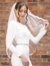 Fotograf: Perfect Bridal Elfenbeinfarbener, einstufiger, schmaler, kurzer Schleier aus Spitze