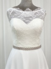 Photograph: Perfect Bridal Josefina - Ceinture de mariage en cristal étincelant