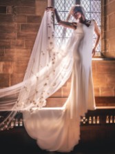 Fotografia: Perfect Bridal Velo da cattedrale avorio a un piano con fiori 3D e perle