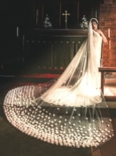 Fotografia: Perfect Bridal Velo da cattedrale avorio a un solo livello con fiori 3D fortemente impreziositi