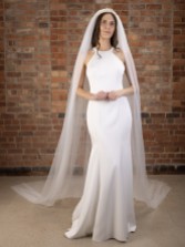 Fotografia: Perfect Bridal Velo da cattedrale semplice a un piano in avorio con bordo tagliato