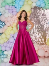 Photograph: Tiffany's Kaylee Fuchsia Prom Dress