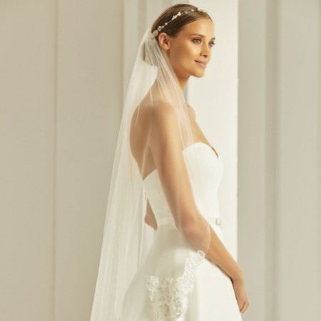 Bianco Ivory Single Tier Fingertip Veil with Beaded Lace Edge S286