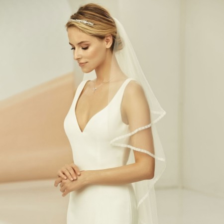 Bianco Ivory Waterfall Effect Fingertip Veil with Narrow Lace Edge S365