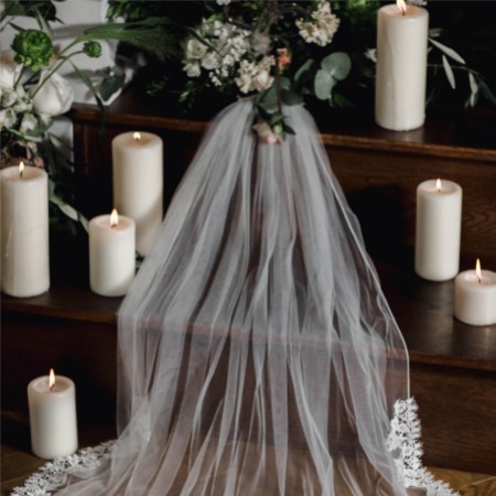 Linzi Jay Single Tier Semi Lace Edge Bridal Veil LA555