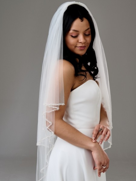Luxury Pearl Bridal Wedding Fingertip Veil Lace Edge 2.5 Meters 250cm Beaded 